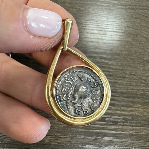 14K Yellow Gold Judean Bar Kokhba Revolt Coin Pendant - Picture 3 of 16